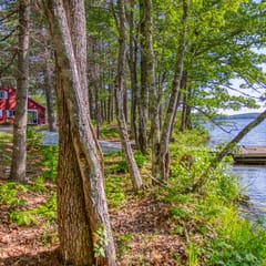 Lakefront Retreat with Private Docks & Kayaks