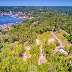 Boothbay Harbor Escape | 2 Kings, Fireplace, Walk to town | Prickly Hollow- by Rocky Coast Rentals