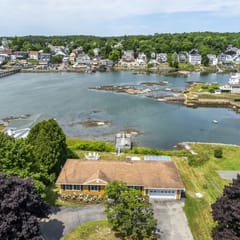 Designer Retreat w/Harbor Views,4 BDR, 2.5 BA, 8 guest