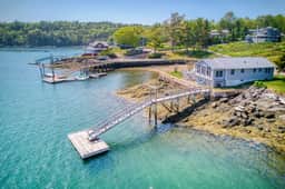 Linekin Lodge|Oceanfront| 3BDR| Deep Water Dock| Beach - Image 2