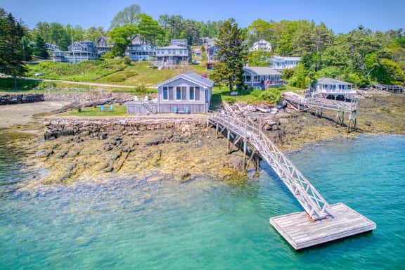 Linekin Lodge|Oceanfront| 3BDR| Deep Water Dock| Beach - Image 1