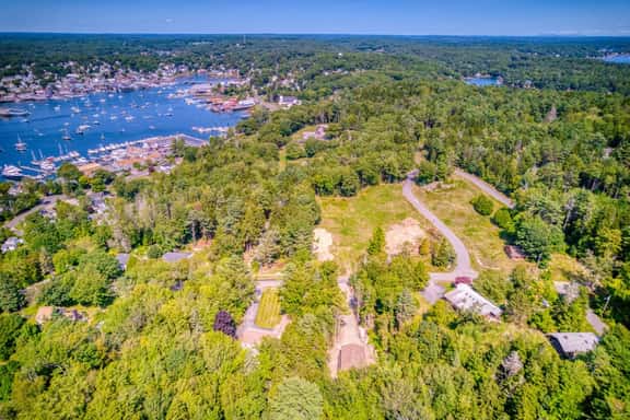 Boothbay Harbor Escape | 2 Kings, Fireplace, Walk to town | Prickly Hollow- by Rocky Coast Rentals - Image 1