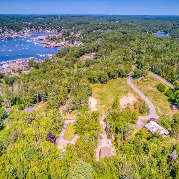 Boothbay Harbor Escape | 2 Kings, Fireplace, Walk to town | Prickly Hollow- by Rocky Coast Rentals - Image 1