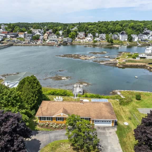 Designer Retreat w/Harbor Views,4 BDR, 2.5 BA, 8 guest - Image 1