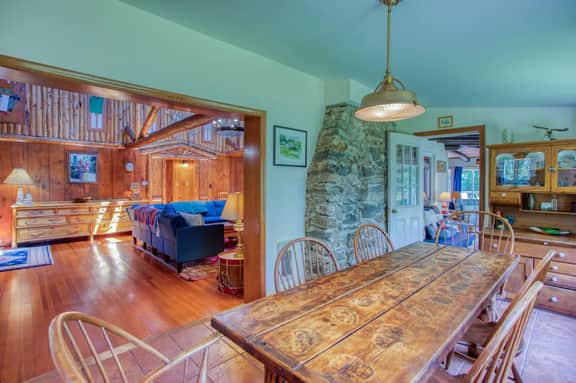 2 Log Cabins, Sleeps 10, Beach Access, large yard - Image 2