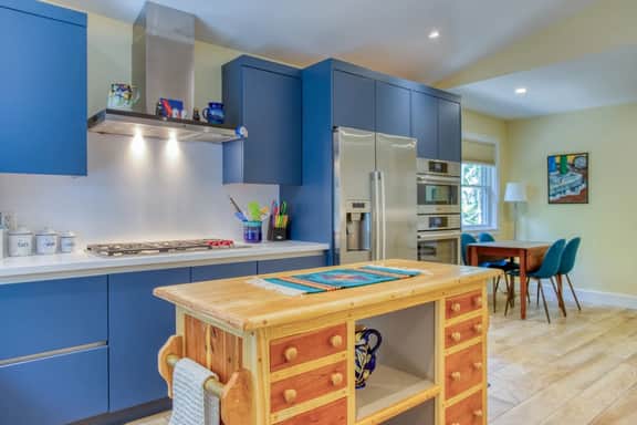 Boothbay Harbor Escape | 2 Kings, Fireplace, Walk to town | Prickly Hollow- by Rocky Coast Rentals - Image 4